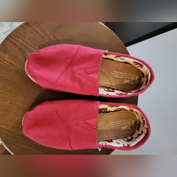 Toms Shoes, 6.5, Red - Picture 3 of 4